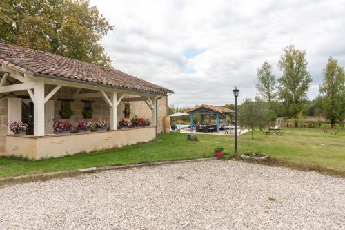 Exterior view, Lespiland 4etoiles T et H piscine in Lavergne Exterior view, Lespiland 4etoiles T et H piscine in Lavergne