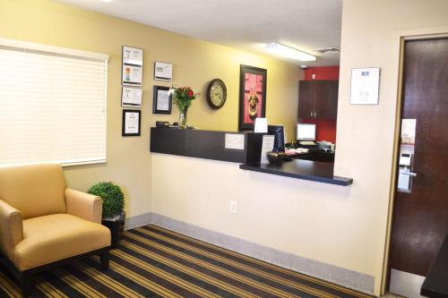 Lobby, Extended Stay America Select Suites - Denver - Lakewood South in Lakewood (CO) Lobby, Extended Stay America Select Suites - Denver - Lakewood South in Lakewood (CO)