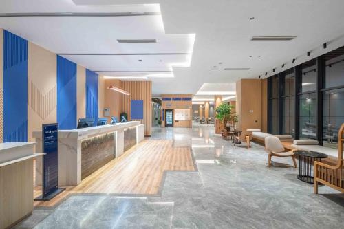 Exterior view, Holiday Inn Express Huangshi Cihu Lake in Huangshi Exterior view, Holiday Inn Express Huangshi Cihu Lake in Huangshi