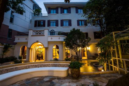 Exterior view, Shanghai Former French Concession Garden Hotel in New Hongqiao Commercial Center and Changning Exterior view, Shanghai Former French Concession Garden Hotel in New Hongqiao Commercial Center and Changning