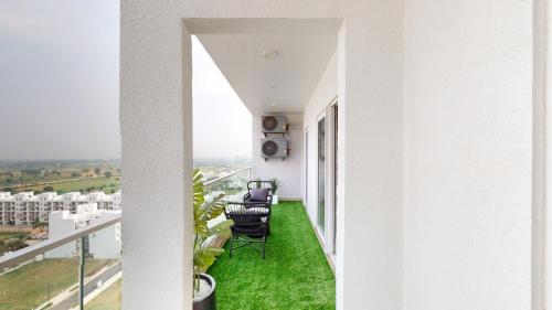 Balcony/terrace, Priya Living Flower Valley in Sohna Balcony/terrace, Priya Living Flower Valley in Sohna