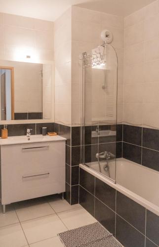 Bella Vista - New flat with View Confort & Calm near Geneva 5 PERS in Archamps Bella Vista - New flat with View Confort & Calm near Geneva 5 PERS in Archamps