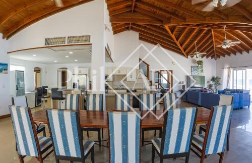 10 bed-rooms luxury BEACH VILLA in Guana Bay 10 bed-rooms luxury BEACH VILLA in Guana Bay