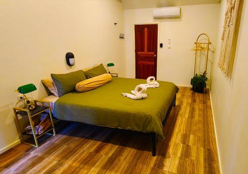Jungle Fever Koh Chang in لونلي بيتش Jungle Fever Koh Chang in لونلي بيتش