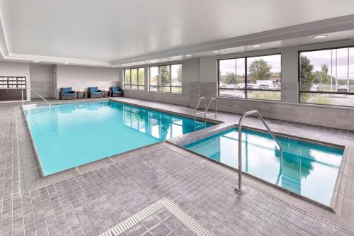 مسبح, TownePlace Suites Belleville in Belleville مسبح, TownePlace Suites Belleville in Belleville