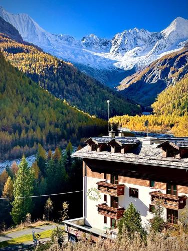 Hotel Gembro in Chiesa In Valmalenco Hotel Gembro in Chiesa In Valmalenco