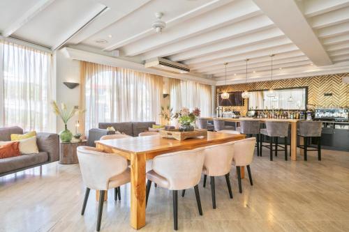 حانة/استراحة, Van der Valk Hotel Barcarola in كوستا برافا ي ماريسمى حانة/استراحة, Van der Valk Hotel Barcarola in كوستا برافا ي ماريسمى