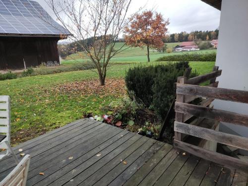 Garden, Ferienwohnung Bayerwaldblick mit Garten und Terrasse in Bogen Garden, Ferienwohnung Bayerwaldblick mit Garten und Terrasse in Bogen