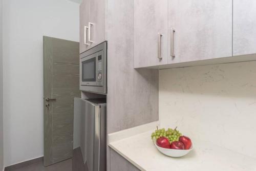Grey 305, Modern 2Bedroom Apartment in Awkar in 주크 엘 카라브 Grey 305, Modern 2Bedroom Apartment in Awkar in 주크 엘 카라브