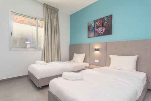Grey 305, Modern 2Bedroom Apartment in Awkar in 주크 엘 카라브 Grey 305, Modern 2Bedroom Apartment in Awkar in 주크 엘 카라브