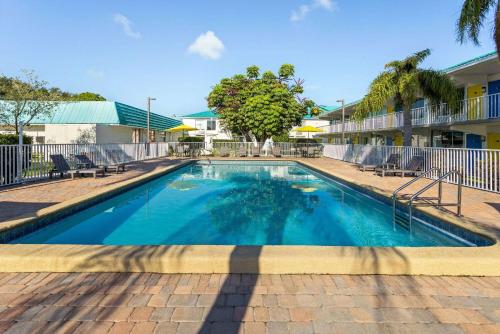 Kilátás, Days Inn & Suites by Wyndham Fort Pierce Midtown in Fort Pierce (Florida) Kilátás, Days Inn & Suites by Wyndham Fort Pierce Midtown in Fort Pierce (Florida)