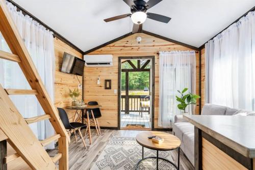 設施, 3 Bearly Working Luxury Tiny House Firepit Mins to Lake Guntersville in 崗特斯維爾 (AL) 設施, 3 Bearly Working Luxury Tiny House Firepit Mins to Lake Guntersville in 崗特斯維爾 (AL)