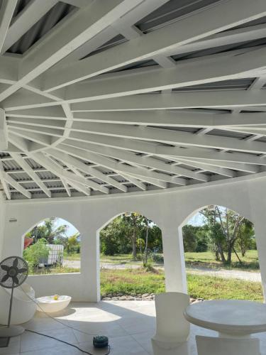 The Beach House and 2 appartments for full or separate rental, all with pool and private beach in Oranjestad The Beach House and 2 appartments for full or separate rental, all with pool and private beach in Oranjestad