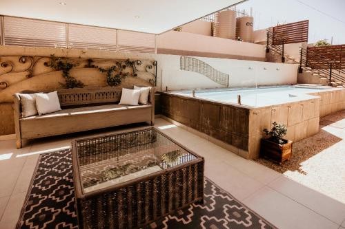 Spacious home with pool 200M from beach