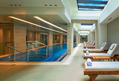 Kolam renang, Mövenpick Living Istanbul West in Bagcilar Kolam renang, Mövenpick Living Istanbul West in Bagcilar