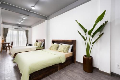 Rustic Tropical Suite in Dist1