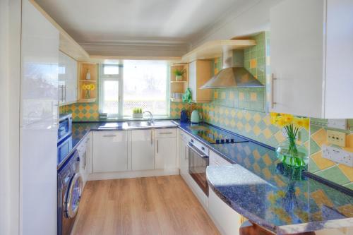 Seaside spacious 4 BR Nr Town centre pet friendly sailing & open golf course in West Kirby Seaside spacious 4 BR Nr Town centre pet friendly sailing & open golf course in West Kirby