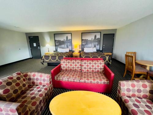 Super 8 by Wyndham Shakopee in Shakopee (MN) Super 8 by Wyndham Shakopee in Shakopee (MN)