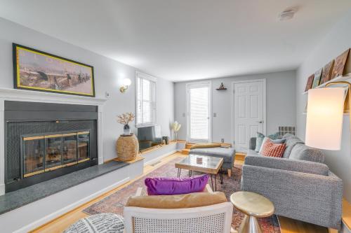 Less Than 1 Mi to Waterfront Old Town Alexandria Home! in مترو طريق برادوك Less Than 1 Mi to Waterfront Old Town Alexandria Home! in مترو طريق برادوك