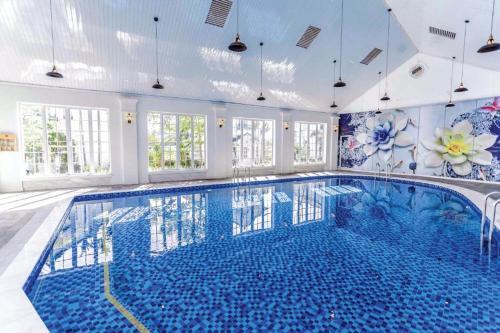 Swimming pool, Vuon Vua Resort & Spa -by Bay Luxury in Phu Tho Swimming pool, Vuon Vua Resort & Spa -by Bay Luxury in Phu Tho