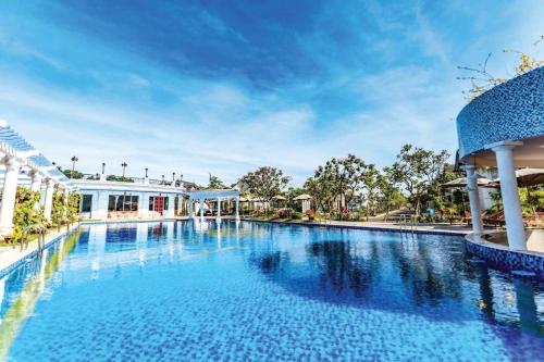 Swimming pool, Vuon Vua Resort & Spa -by Bay Luxury in Phu Tho Swimming pool, Vuon Vua Resort & Spa -by Bay Luxury in Phu Tho