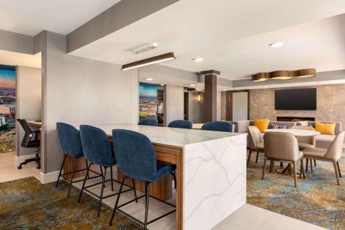 Előcsarnok, La Quinta Inn by Wyndham Columbia NE/Fort Jackson in Columbia (Dél-Karolina) Előcsarnok, La Quinta Inn by Wyndham Columbia NE/Fort Jackson in Columbia (Dél-Karolina)