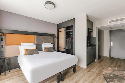 Bed, Appart'City Collection Paris Gare de Lyon in 12th - Bercy - Gare de Lyon Bed, Appart'City Collection Paris Gare de Lyon in 12th - Bercy - Gare de Lyon