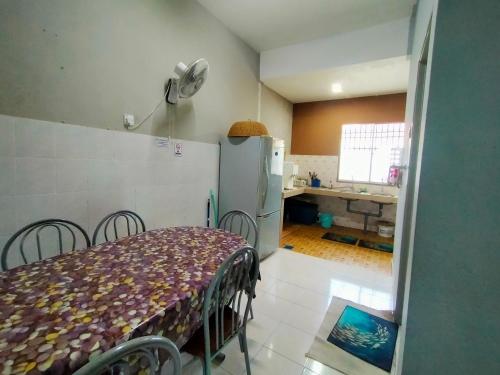 RIZQI HOMESTAY Sungai Siput with Wifi! Islamic Guest Only! in Sungai Siput RIZQI HOMESTAY Sungai Siput with Wifi! Islamic Guest Only! in Sungai Siput