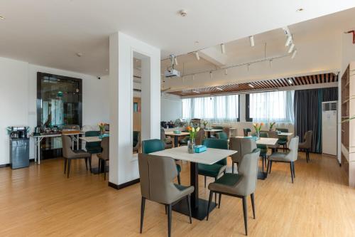 Food and beverages, Xana Lite Hotel Guangzhou Fangcun Huadiwan Metro Station in Fangcun District Food and beverages, Xana Lite Hotel Guangzhou Fangcun Huadiwan Metro Station in Fangcun District