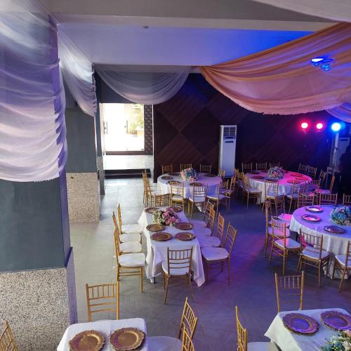 Salón de banquetes, Fragrance Apartments & Suites in Ibadan Salón de banquetes, Fragrance Apartments & Suites in Ibadan