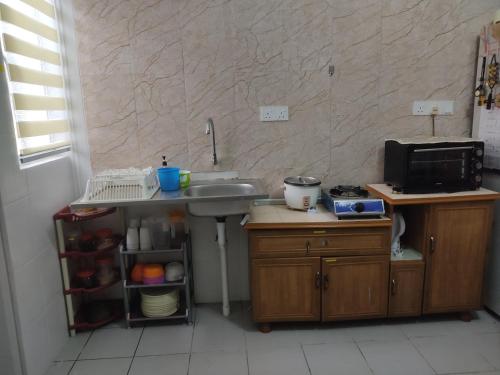 Kitchen, Hulu Yam Musliim Homestay in Batang Kali Kitchen, Hulu Yam Musliim Homestay in Batang Kali