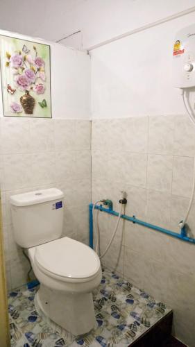 Bathroom, Rene's Pasta Bar & Guesthouse in Koh Kong Bathroom, Rene's Pasta Bar & Guesthouse in Koh Kong
