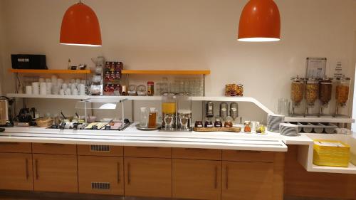 Food and beverages, ibis budget Berlin Ost in Marzahn Food and beverages, ibis budget Berlin Ost in Marzahn