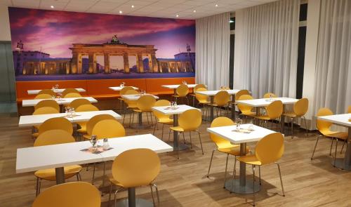 Food and beverages, ibis budget Berlin Ost in Marzahn Food and beverages, ibis budget Berlin Ost in Marzahn