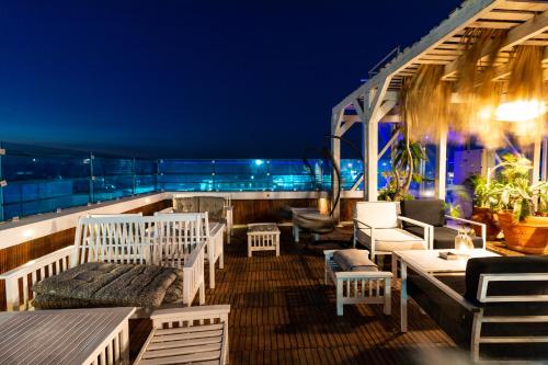 Exterior view, Parthenon Hotel in Rhodes Exterior view, Parthenon Hotel in Rhodes