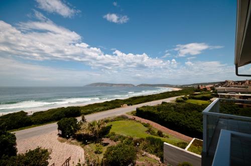 발코니/테라스, 로베르그 비치 로지 - 라이언 로어스 호텔 앤 로지 (Robberg Beach Lodge - Lion Roars Hotels & Lodges) in 플레텐버그 베이 발코니/테라스, 로베르그 비치 로지 - 라이언 로어스 호텔 앤 로지 (Robberg Beach Lodge - Lion Roars Hotels & Lodges) in 플레텐버그 베이