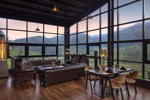 מסעדה, The Golden Ridge in נובארה אליה מסעדה, The Golden Ridge in נובארה אליה