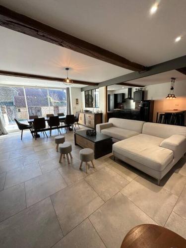 Habitación, Gîte 10 personnes avec spa privatif (Gite 10 personnes avec spa privatif) in Pouilly-en-Auxois Habitación, Gîte 10 personnes avec spa privatif (Gite 10 personnes avec spa privatif) in Pouilly-en-Auxois