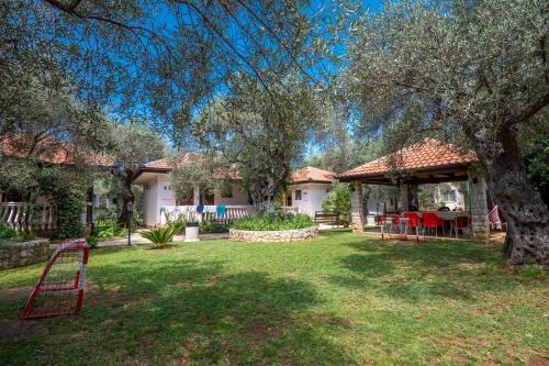 Kilátás, President Bungalows and Apartments in Utjeha Kilátás, President Bungalows and Apartments in Utjeha
