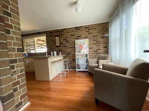 Canberra Hospital Locum Welcome - 2BR House in Red Hill Canberra Hospital Locum Welcome - 2BR House in Red Hill
