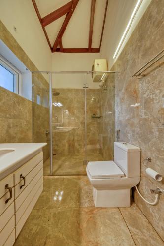 Bathroom, SaffronStays Emerald Escape- An Italian-inspired 2-BDR villa in Ooty in Avalanchi Bathroom, SaffronStays Emerald Escape- An Italian-inspired 2-BDR villa in Ooty in Avalanchi