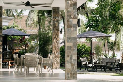 Reef Side Exclusive Beachfront House in Cebu in Catmon Reef Side Exclusive Beachfront House in Cebu in Catmon