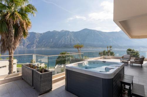 ระเบียง/ชานเรือน, Hyatt Regency Kotor Bay Resort in โคเตอร์ ระเบียง/ชานเรือน, Hyatt Regency Kotor Bay Resort in โคเตอร์