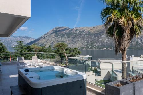ระเบียง/ชานเรือน, Hyatt Regency Kotor Bay Resort in โคเตอร์ ระเบียง/ชานเรือน, Hyatt Regency Kotor Bay Resort in โคเตอร์