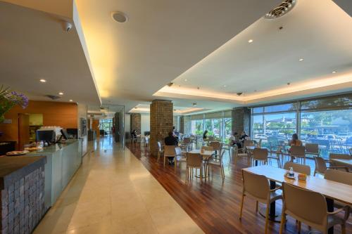 Makanan dan Minuman, Orfeo Suites Cordoba in Cordoba Makanan dan Minuman, Orfeo Suites Cordoba in Cordoba