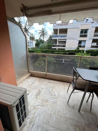 Balcony/terrace, Studio proche plage et vieil Antibes + Parking in Le Ponteil Balcony/terrace, Studio proche plage et vieil Antibes + Parking in Le Ponteil