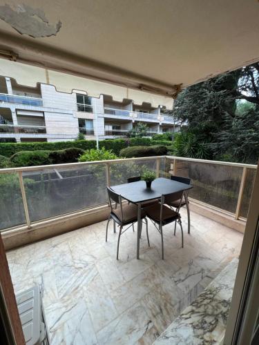 Balcony/terrace, Studio proche plage et vieil Antibes + Parking in Le Ponteil Balcony/terrace, Studio proche plage et vieil Antibes + Parking in Le Ponteil