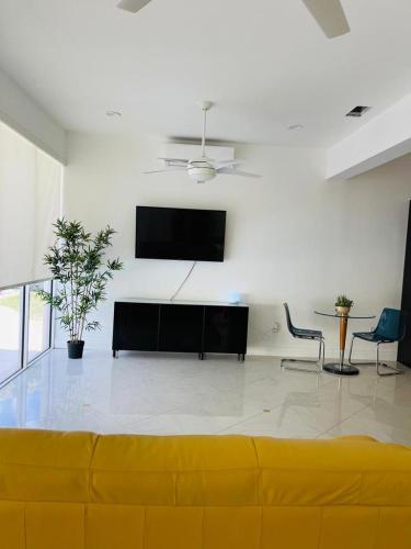 Shared lounge/TV area, The falls Suite Apto 2 in Kendall Shared lounge/TV area, The falls Suite Apto 2 in Kendall
