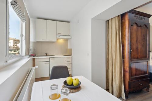 Hotel de la Nouvelle Couronne in مورجيس Hotel de la Nouvelle Couronne in مورجيس