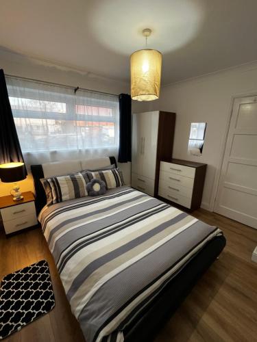Springfield House- Near Newcastle Centre, Hospital and Keele University! in 特伦特法尔 Springfield House- Near Newcastle Centre, Hospital and Keele University! in 特伦特法尔